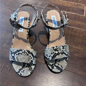 Steve Madden Black and Cream Snake Print Sandals